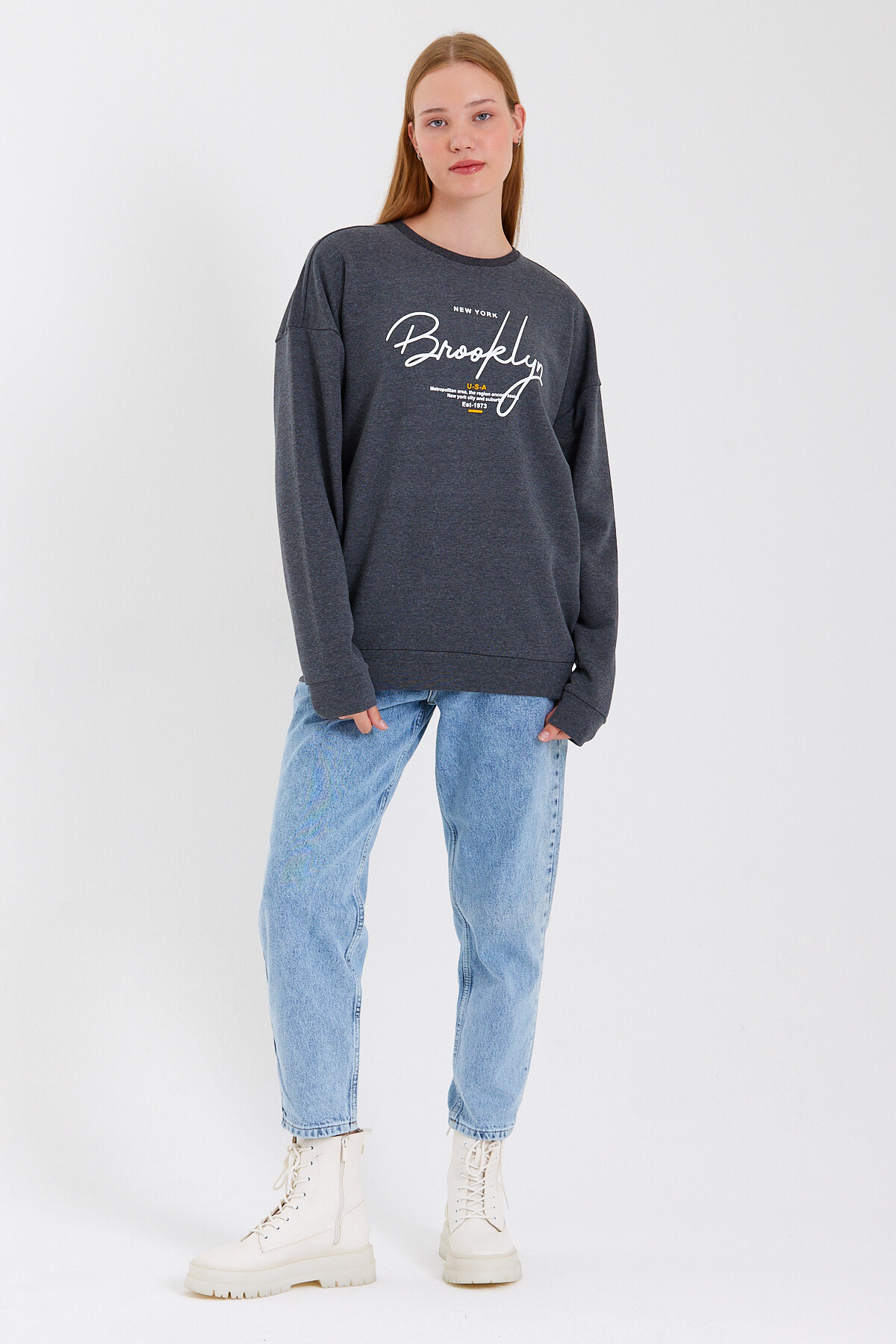 Süperlife Kadın Bisiklet Yaka Regular Fit El Yazılı Brooklyn İnce Sweatshirt SPR23SWK331