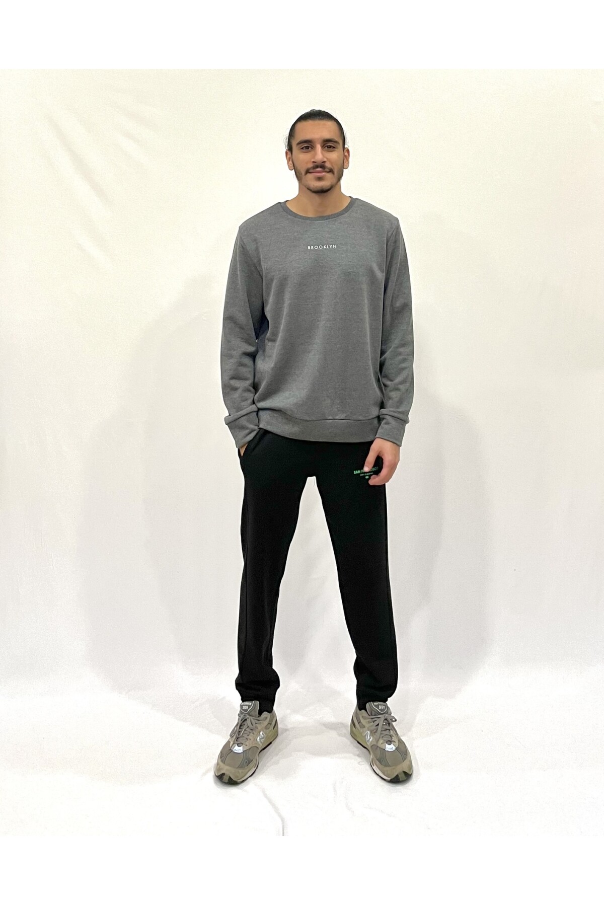 Erkek Bisiklet Yaka Rahat Kalıp 3 iplik Kalın Orta Brooklyn Nakışlı Sweatshirt SPR24SW34