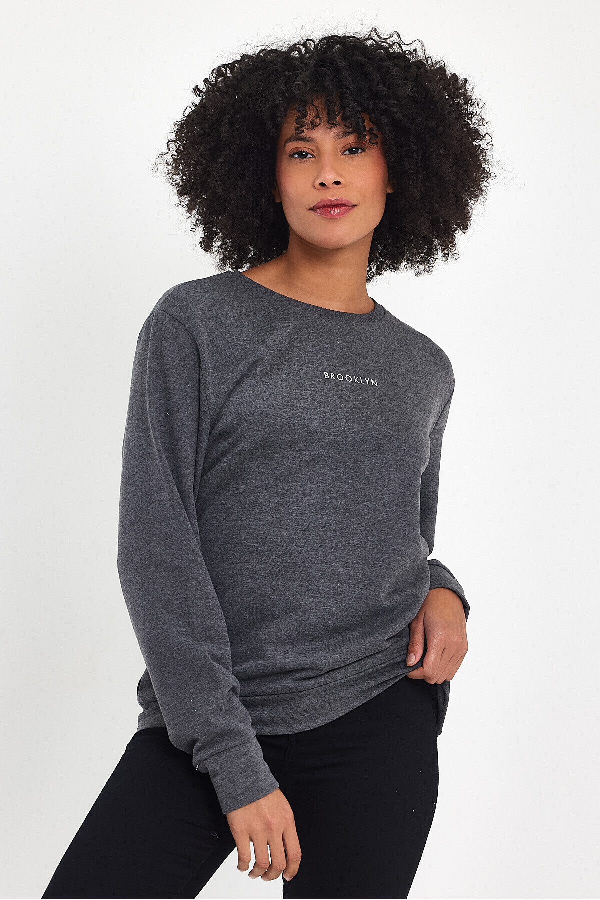 Kadın Bisiklet Yaka Rahat Kalıp 3 iplik Kalın Orta Brooklyn Nakışlı Sweatshirt SPR24SWk34