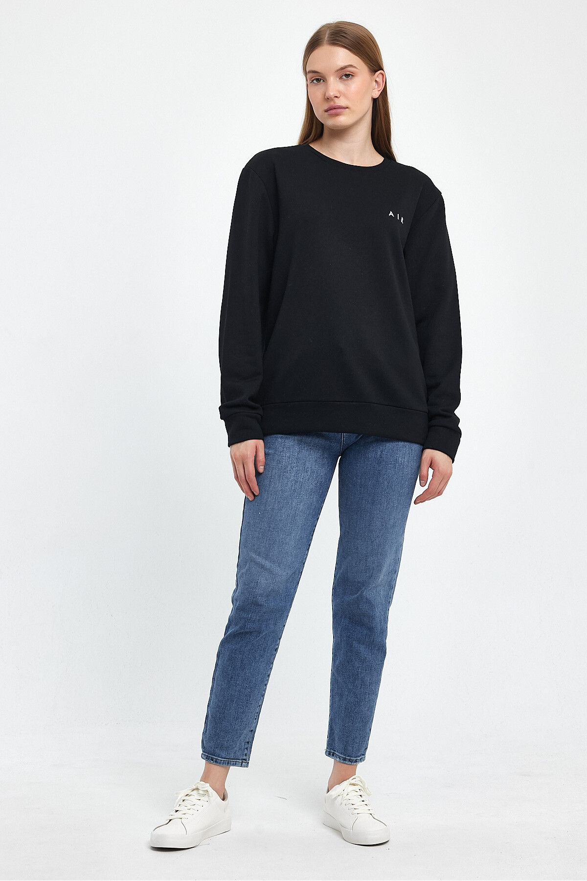 Kadın Bisiklet Yaka Rahat Kalıp 3 iplik Kalın AR Nakışlı Sweatshirt SPR24SWK33