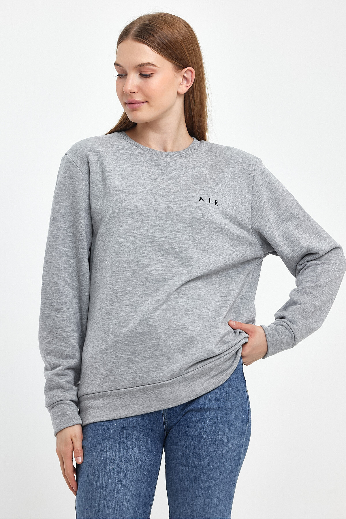 Kadın Bisiklet Yaka Rahat Kalıp 3 iplik Kalın AR Nakışlı Sweatshirt SPR24SWK33