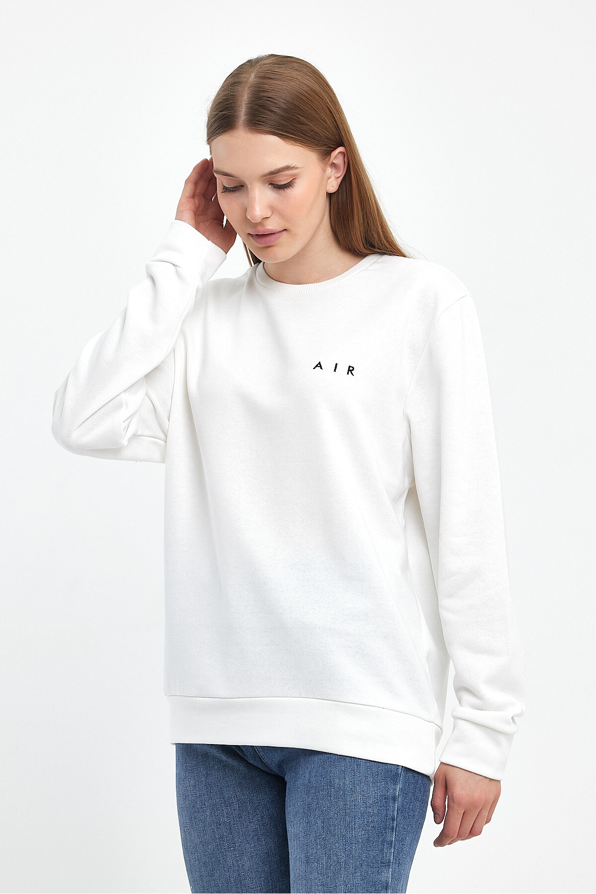 Kadın Bisiklet Yaka Rahat Kalıp 3 iplik Kalın AR Nakışlı Sweatshirt SPR24SWK33