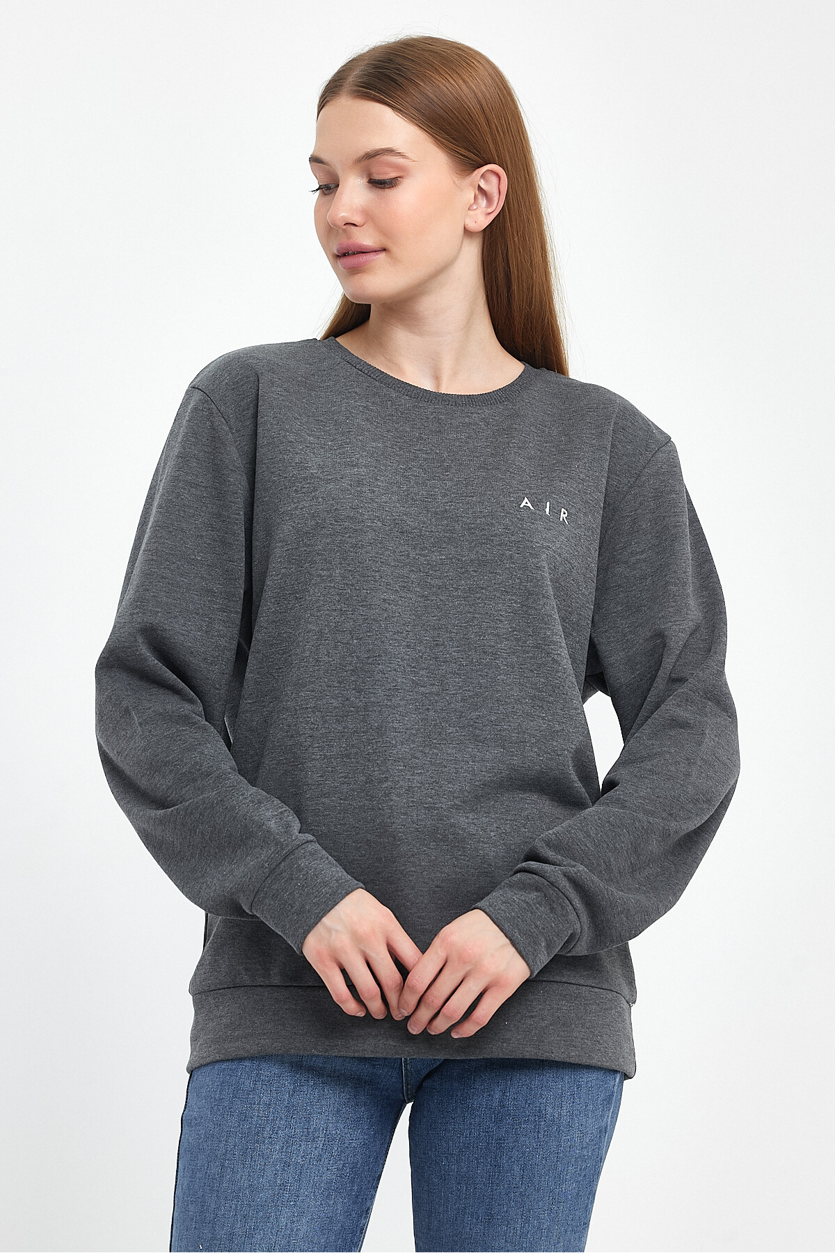 Kadın Bisiklet Yaka Rahat Kalıp 3 iplik Kalın AR Nakışlı Sweatshirt SPR24SWK33