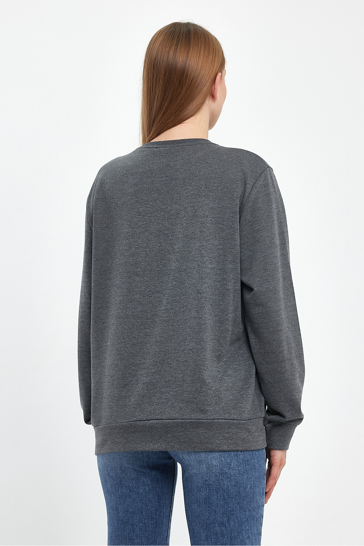 Kadın Bisiklet Yaka Rahat Kalıp 3 iplik Kalın AR Nakışlı Sweatshirt SPR24SWK33