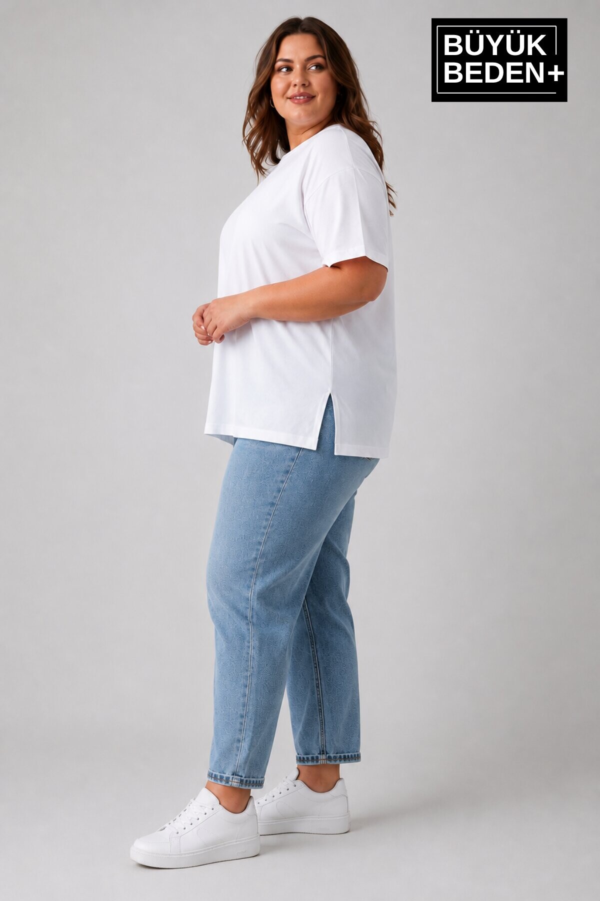 Süperlife Büyük Beden Kadın Bisiklet Yaka Yırtmaç Detaylı 3XL-6XL Tunik Tişört SPR26BTSK501