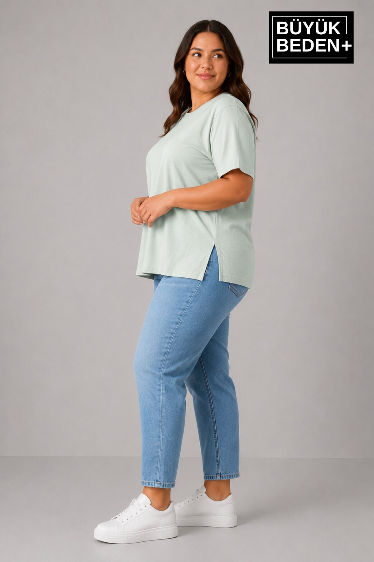 Süperlife Büyük Beden Kadın Bisiklet Yaka Yırtmaç Detaylı 3XL-6XL Tunik Tişört SPR26BTSK501