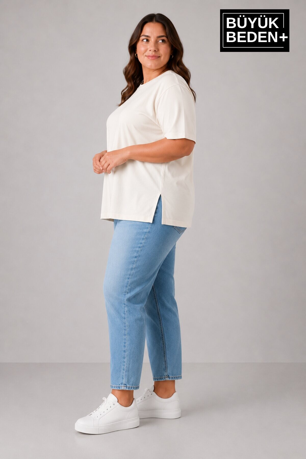 Süperlife Büyük Beden Kadın Bisiklet Yaka Yırtmaç Detaylı 3XL-6XL Tunik Tişört SPR26BTSK501