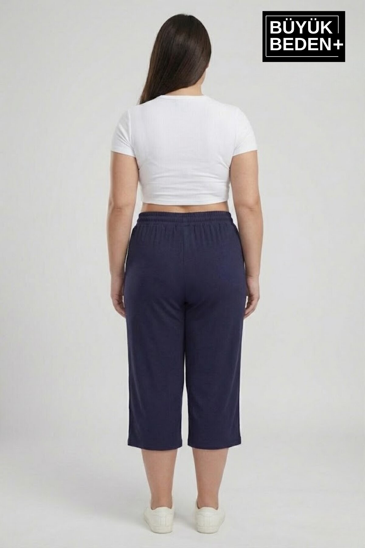 Kadın Büyük Beden Unified Collective Baskılı Beli Lastikli Bol Paça Kapri Şort 3XL-6XL SPR26BSRK591-10