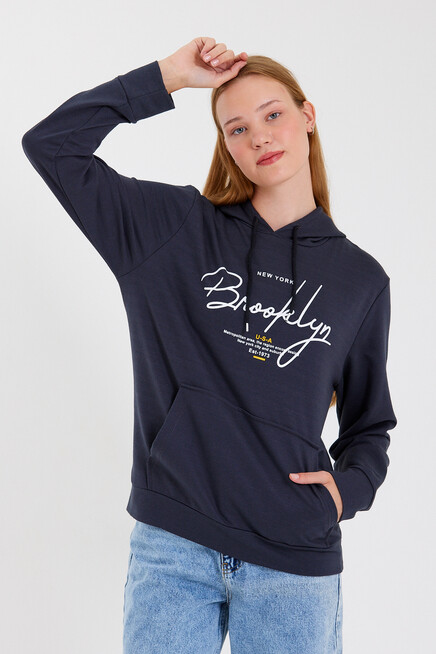Süperlife Kadın Kapşonlu Regular Fit El Yazılı Brooklyn Baskılı İnce Sweatshirt SPR23SWk361