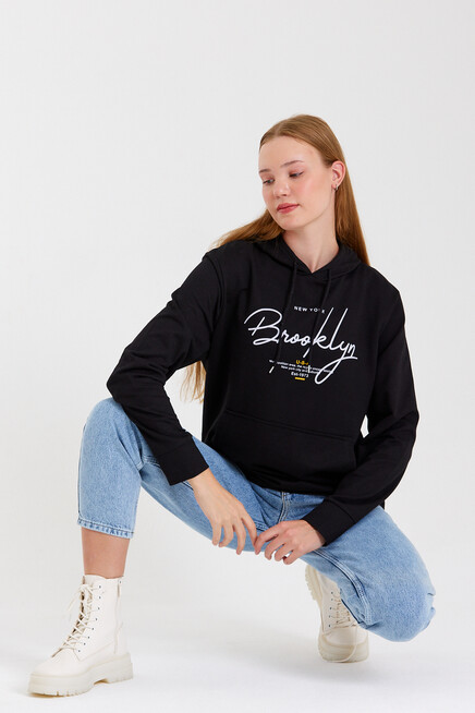 Süperlife Kadın Kapşonlu Regular Fit El Yazılı Brooklyn Baskılı İnce Sweatshirt SPR23SWk361