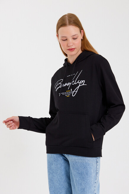 Süperlife Kadın Kapşonlu Regular Fit El Yazılı Brooklyn Baskılı İnce Sweatshirt SPR23SWk361