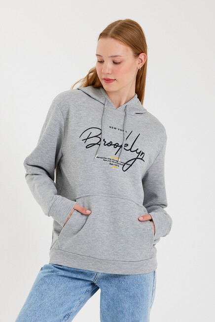 Süperlife Kadın Kapşonlu Regular Fit El Yazılı Brooklyn Baskılı İnce Sweatshirt SPR23SWk361