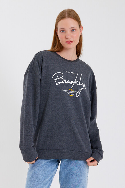 Süperlife Kadın Bisiklet Yaka Regular Fit El Yazılı Brooklyn İnce Sweatshirt SPR23SWK331
