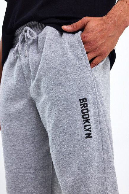 Erkek Regular/Normal Kesim Lastik Belli Brooklyn Şehir İnce Baskılı Eşofman Altı 24EA203