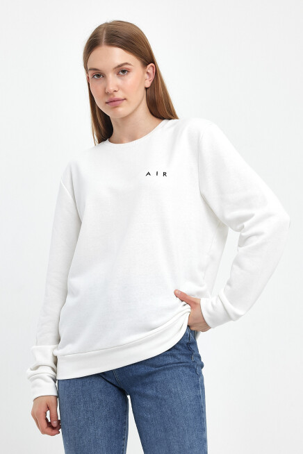 Kadın Bisiklet Yaka Rahat Kalıp 3 iplik Kalın AR Nakışlı Sweatshirt SPR24SWK33