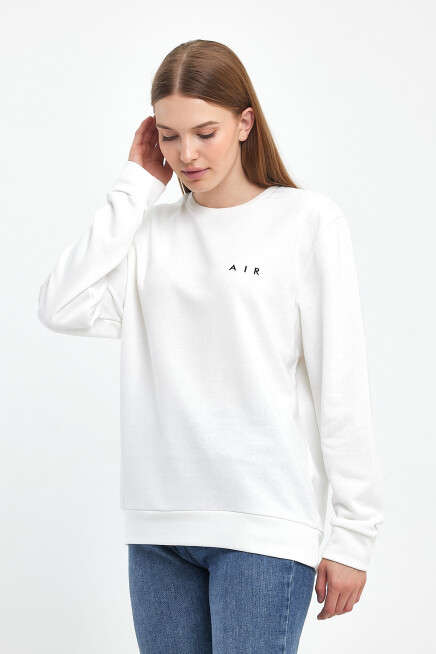 Kadın Bisiklet Yaka Rahat Kalıp 3 iplik Kalın AR Nakışlı Sweatshirt SPR24SWK33