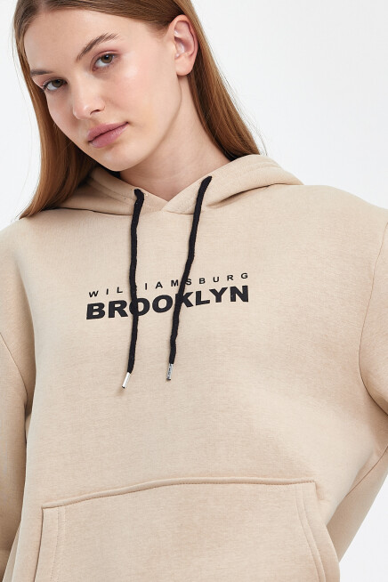 Kadın Kapşonlu Rahat Kalıp İçi Polarlı 3 iplik  W. Brooklyn Baskılı Swetashırt spr24swk04 