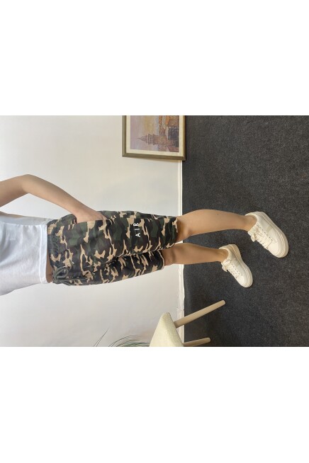 Kadın Rahat Kalıp Beli Lastikli Cepli Basklı Şort spr24srk52