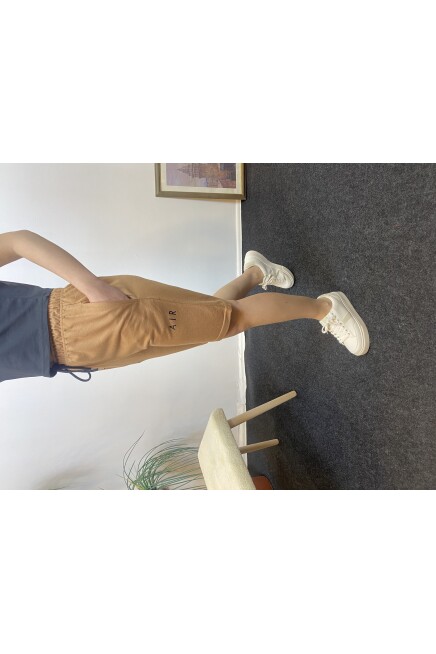 Kadın Rahat Kalıp Beli Lastikli Cepli Basklı Şort spr24srk52