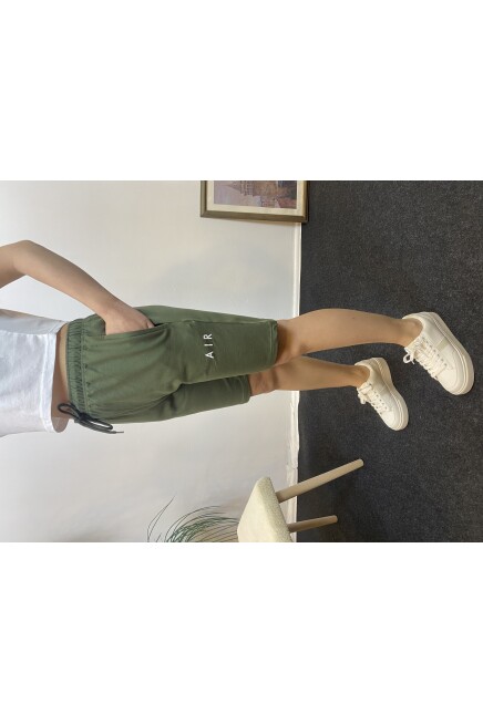 Kadın Rahat Kalıp Beli Lastikli Cepli Basklı Şort spr24srk52