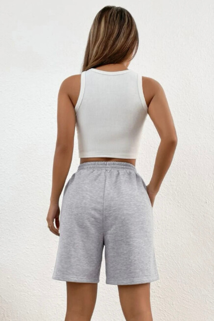 Kadın Rahat Kalıp Beli Lastikli Cepli Basklı Şort spr24srk52