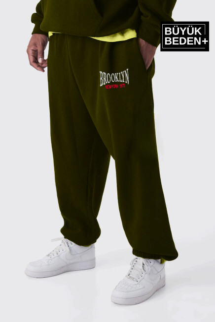 Büyük Beden Paça Lastikli Buyuk Brooklyn Baskılı İnce Eşofman Altı  SPR24BEA49