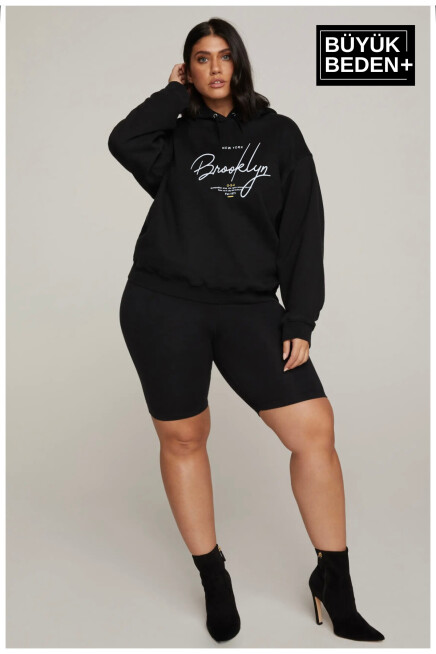 Kadın El Yazılı Brooklyn Baskılı Büyük Beden İnce Kapşonlu Swatshırt SPR25BSWK58