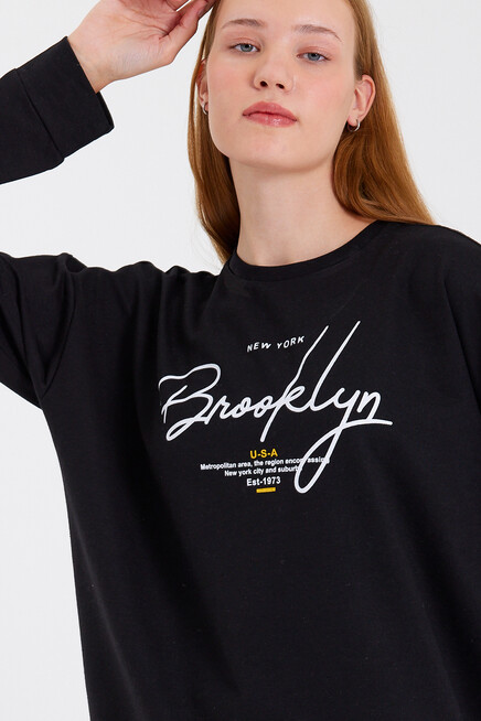 Kadın Bisiklet Yaka Oversize Fit El Yazılı Brooklyn İnce Sweatshirt SPR23SWK331